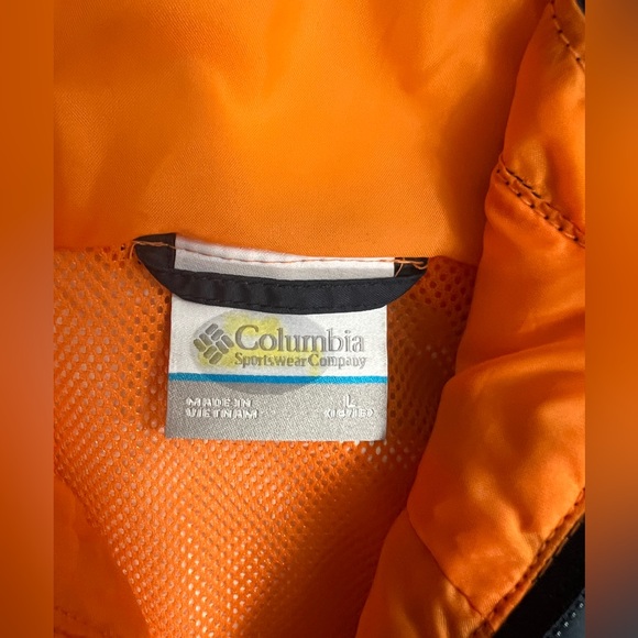 Like new lightweight youth rain jacket by Columbia - Picture 2 of 3